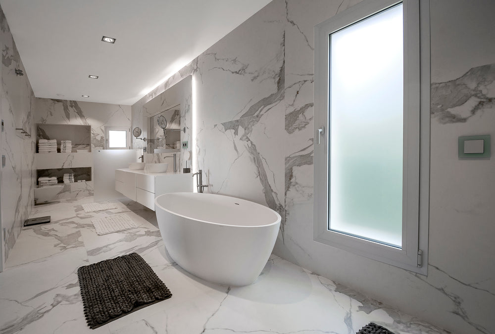 http://worldofstonesusa.com/cdn/shop/articles/white-natural-stone-luxury-bathroom.jpg?v=1679291088